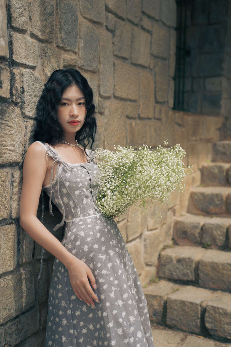 Đầm hoa dáng xoè hai dây The Country Floral Grey Dress vải Linen