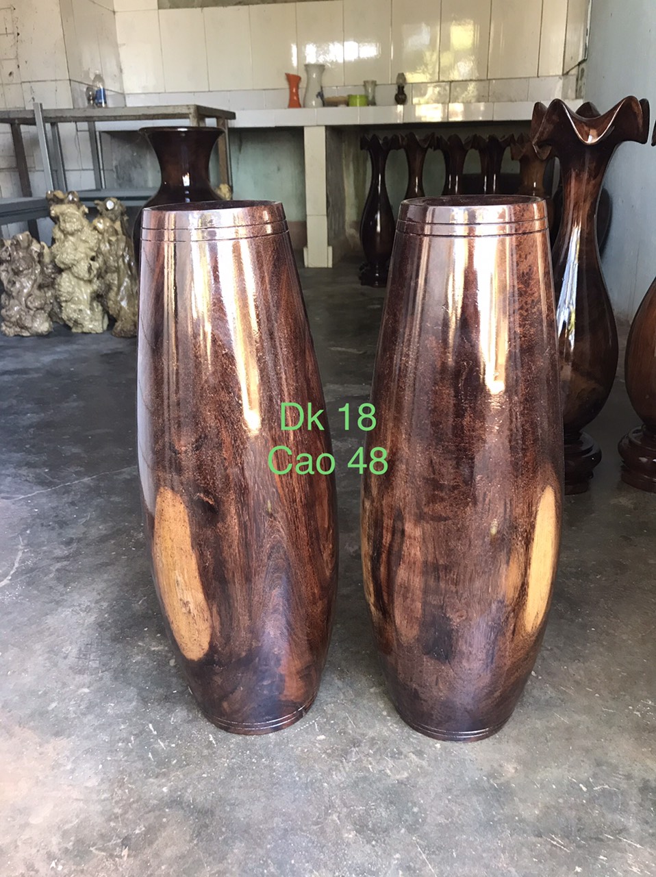 Cặp Lục bình Tỳ bà gỗ chiu liu - hình dạng bình thon dài, thu nhỏ ở hai đầu