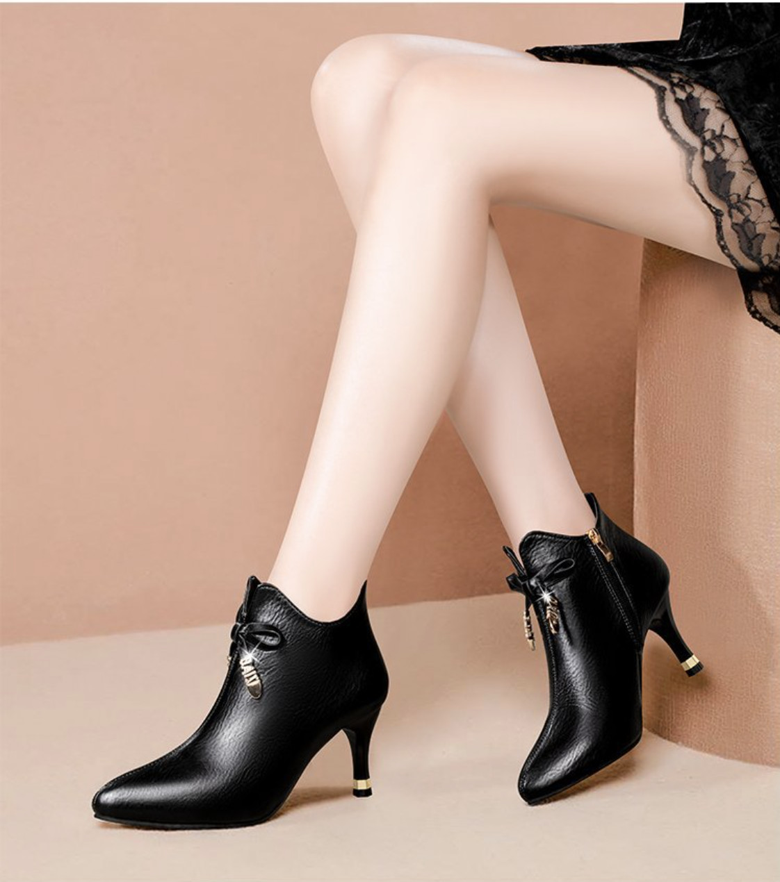 Giày boot nữ cao gót phong cách Hàn Quốc 2 màu đen, kem cao 6cm B146