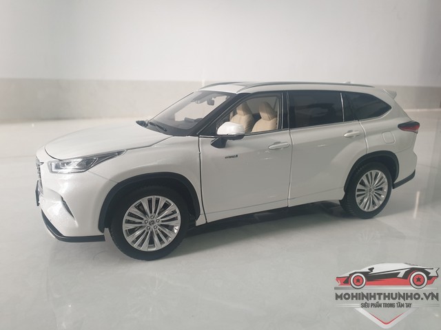 [HCM]Xe mô hình Toyota Highlander 2022, tỉ lệ 1:18