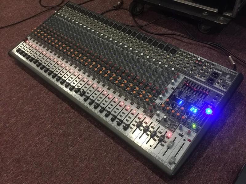 Bàn mixer sân khấu behringer sx 3242fx
