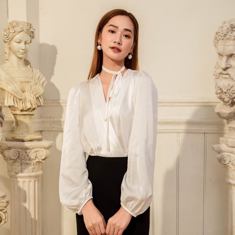 Áo lụa cổ tim đắp chéo màu trắng