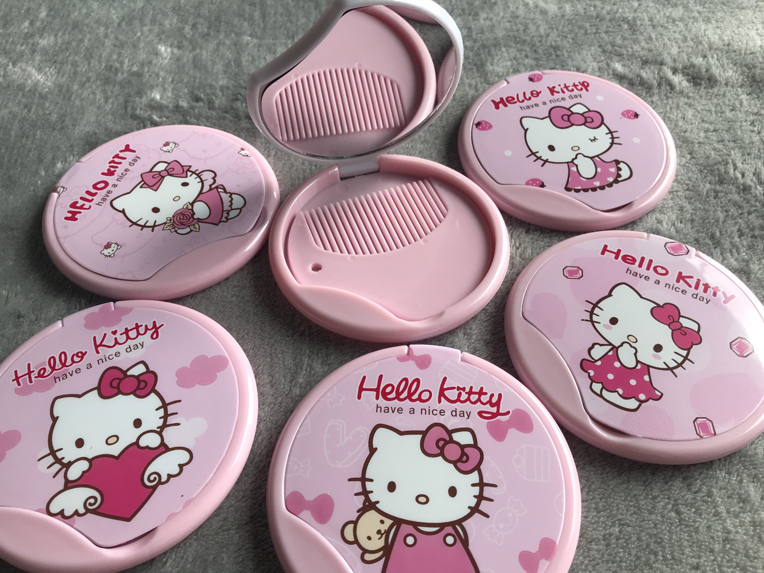 [HCM][TẶNG THUN CỘT TÓC] Bộ Gương Lược Cầm Tay Mini Dễ Thương Nhiều Mẫu Đa Dạng (Gương Tròn Kitty)