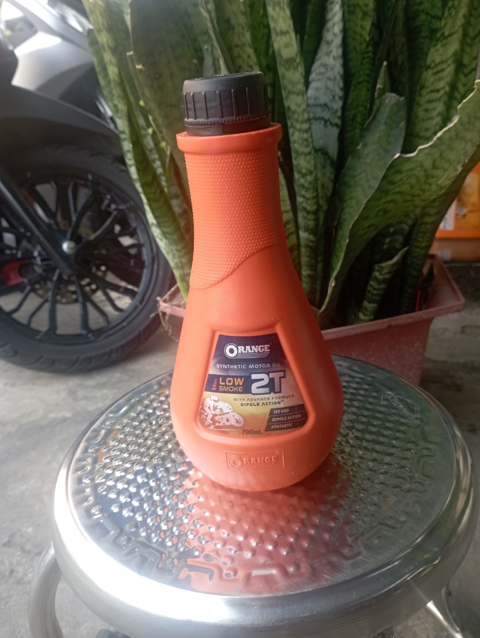 Nhớt pha 2 thì Orange chai cam nắp đen cho động cơ 2 thì và xe xipo yaz chính hãng Indonesia