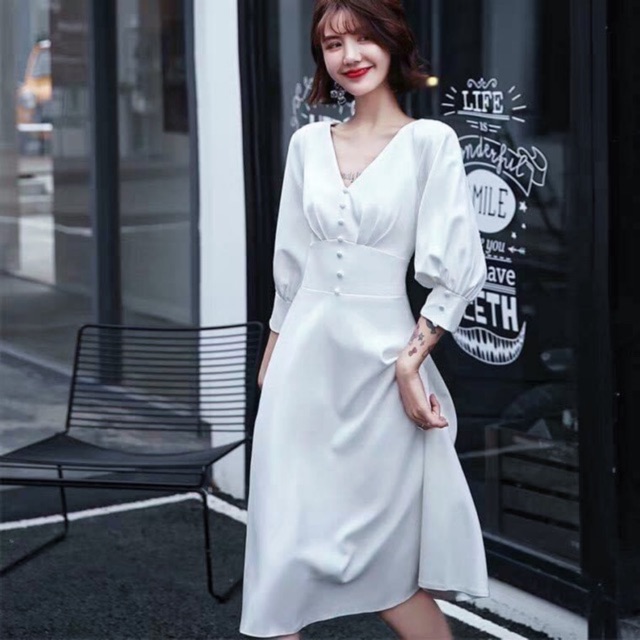 Đầm trắng nút bọc bo eo