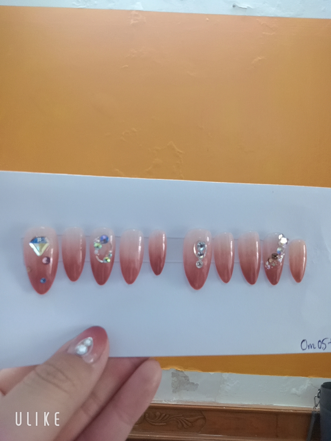 Bộ nail box tông hồng tiểu thư: Với bộ nail box tông hồng tiểu thư, bạn sẽ thấy được sự tinh tế và đẳng cấp trong từng chi tiết. Bộ sưu tập đầy màu sắc và chất lượng này sẽ khiến bạn trở nên thật xinh đẹp và hoàn hảo.