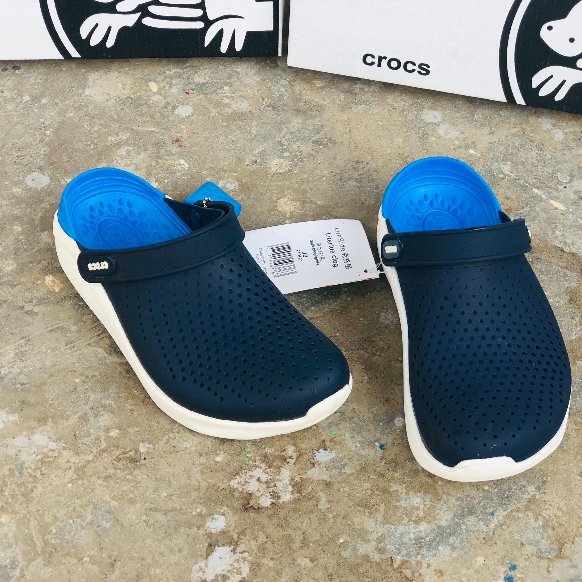 Giày xăng đan sandal nam nữ chống nắng mưa, dép cá sấu cross literide quai ngang bít đầu màu navy lót xanh dương
