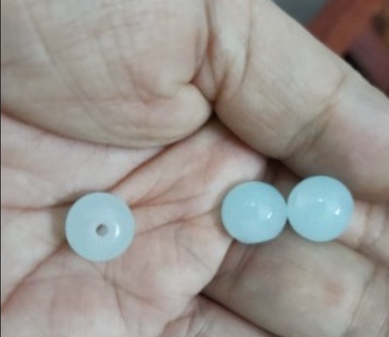 1 viên đá nhân tạo màu xanh nhạt 10mm