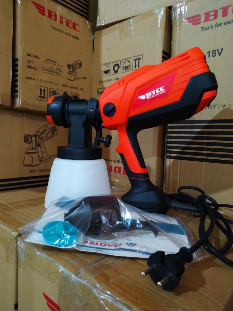 Máy phun sơn dùng điện btec bt23-800