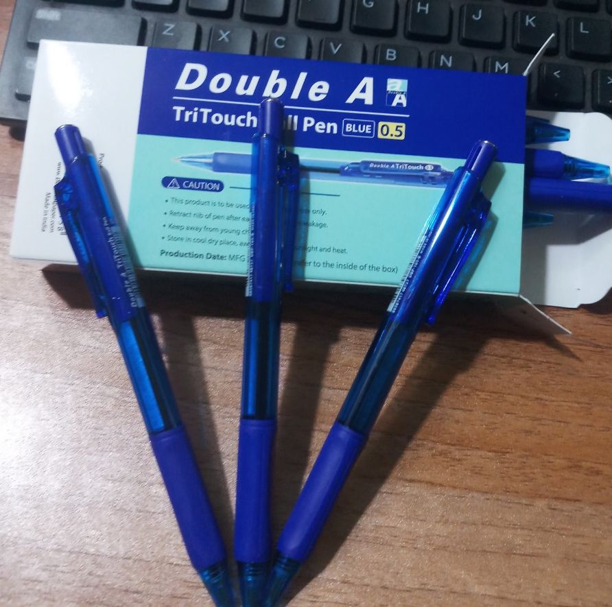 Hộp 12 Bút bi Double A Tritouch DBP-105 ngòi 0.5mm tiện lợi cho mọi đối tượng