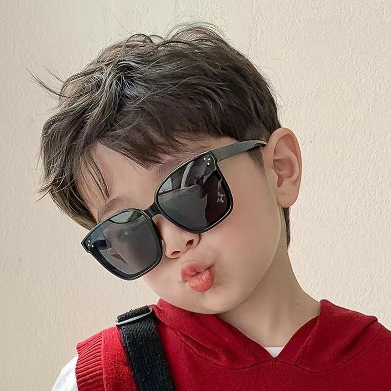 Kinh unisex 3 chấm hot hit phiên bản mini cho bé.