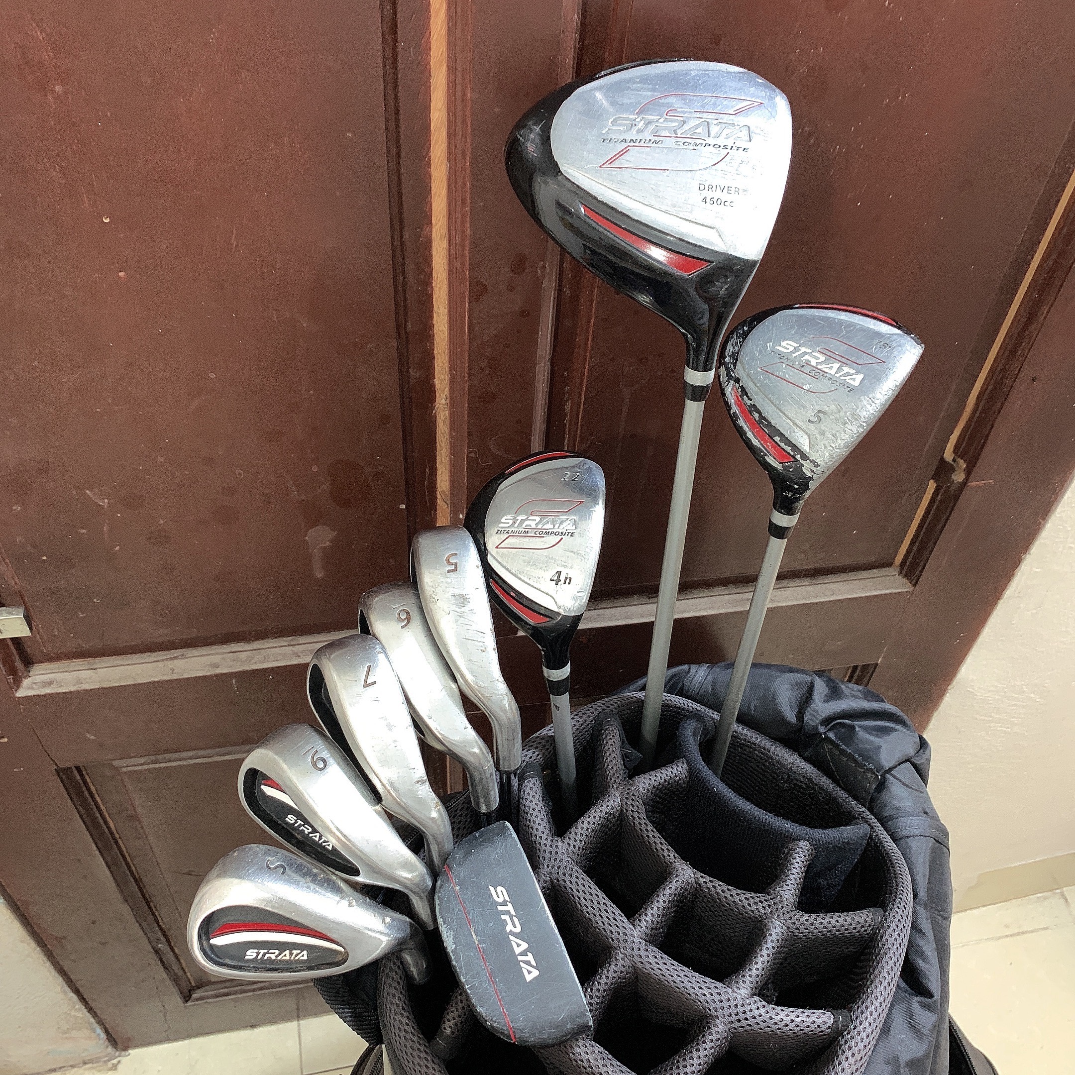 (Gậy Golf Tập Đánh) Bộ Gậy Golf Strata Nam Tay Phải 9 Gậy Cán Sắt - Gậy Golf Cũ