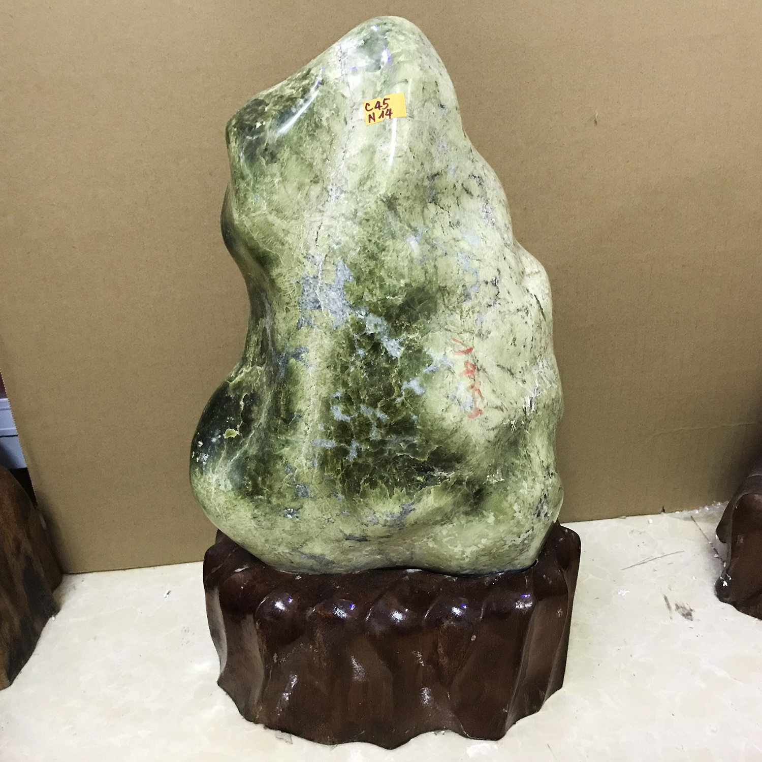 [HCM]Cây đá tự nhiên xanh lá cao 45 cm nặng 14 kg cho người mệnh Hỏa và Mộc chất serpentine