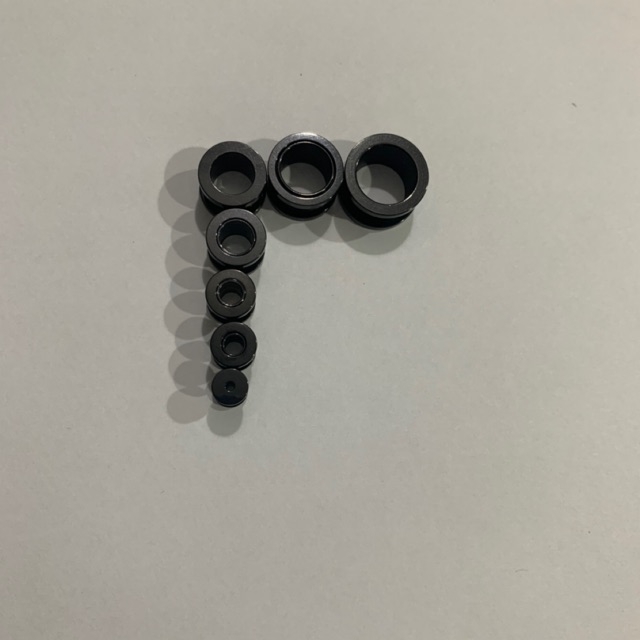 Set 7 khuyên nong tai size từ 2,5mm - 14mm màu đen