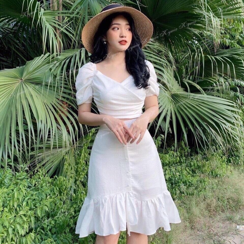 [freeship]set váy nữ gồm áo kiểu ngắn tay croptop và chân váy trắng chất liệu kate lụa đính nút - GIRLY STORE