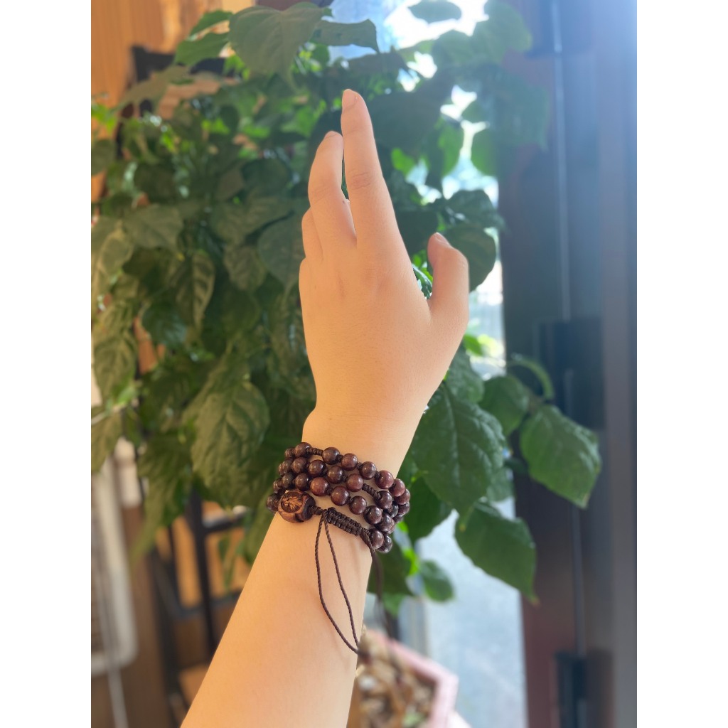 Chuỗi mân côi đeo tay 50 hạt gỗ cẩm lai mix charm khắc 2 mặt quấn 3 vòng