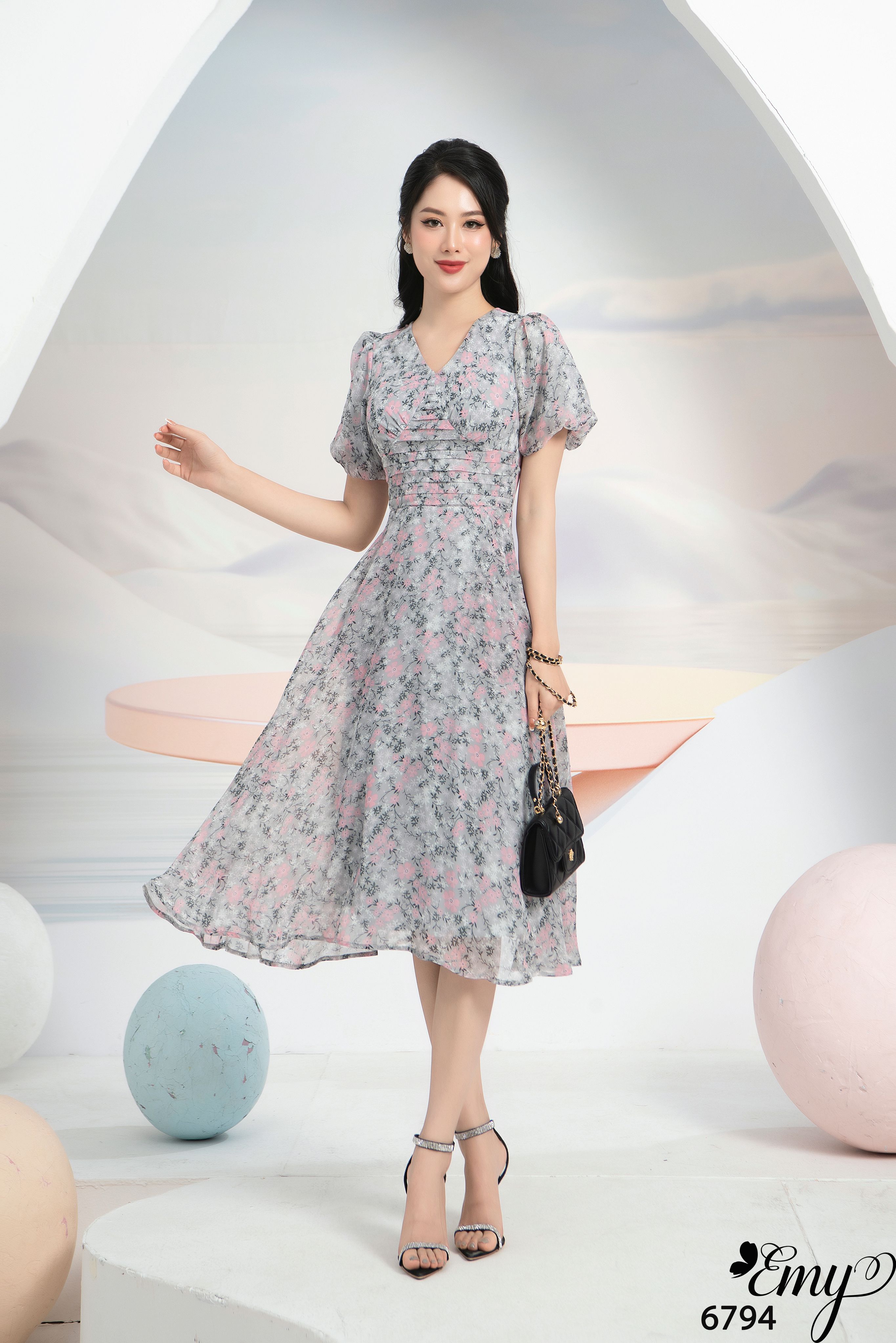 Đầm emy em6794 xoè cổ v eo xếp ply
