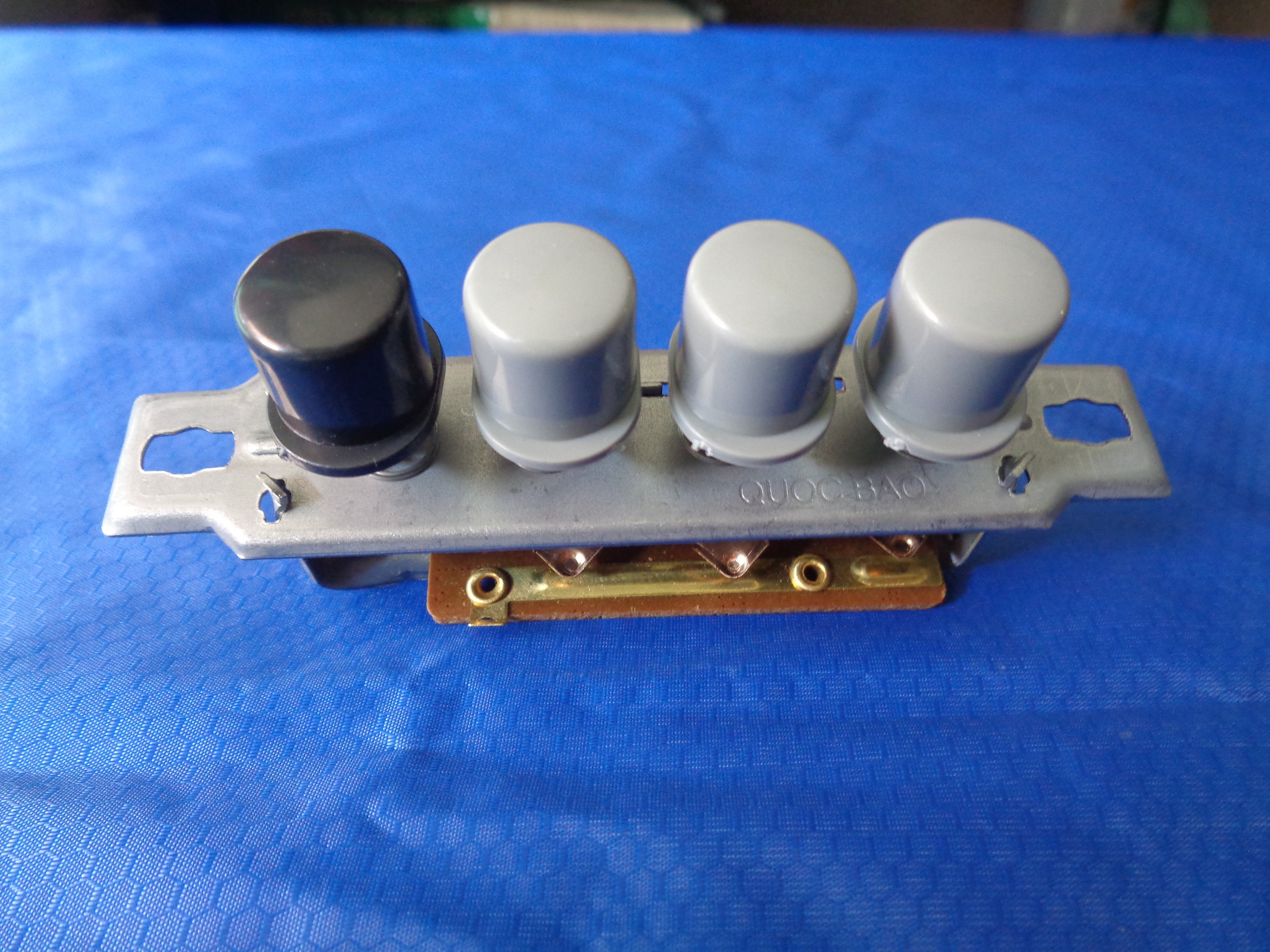 [HCM]Công tắc quạt bàn 4 nút nhấn ( loại tròn )