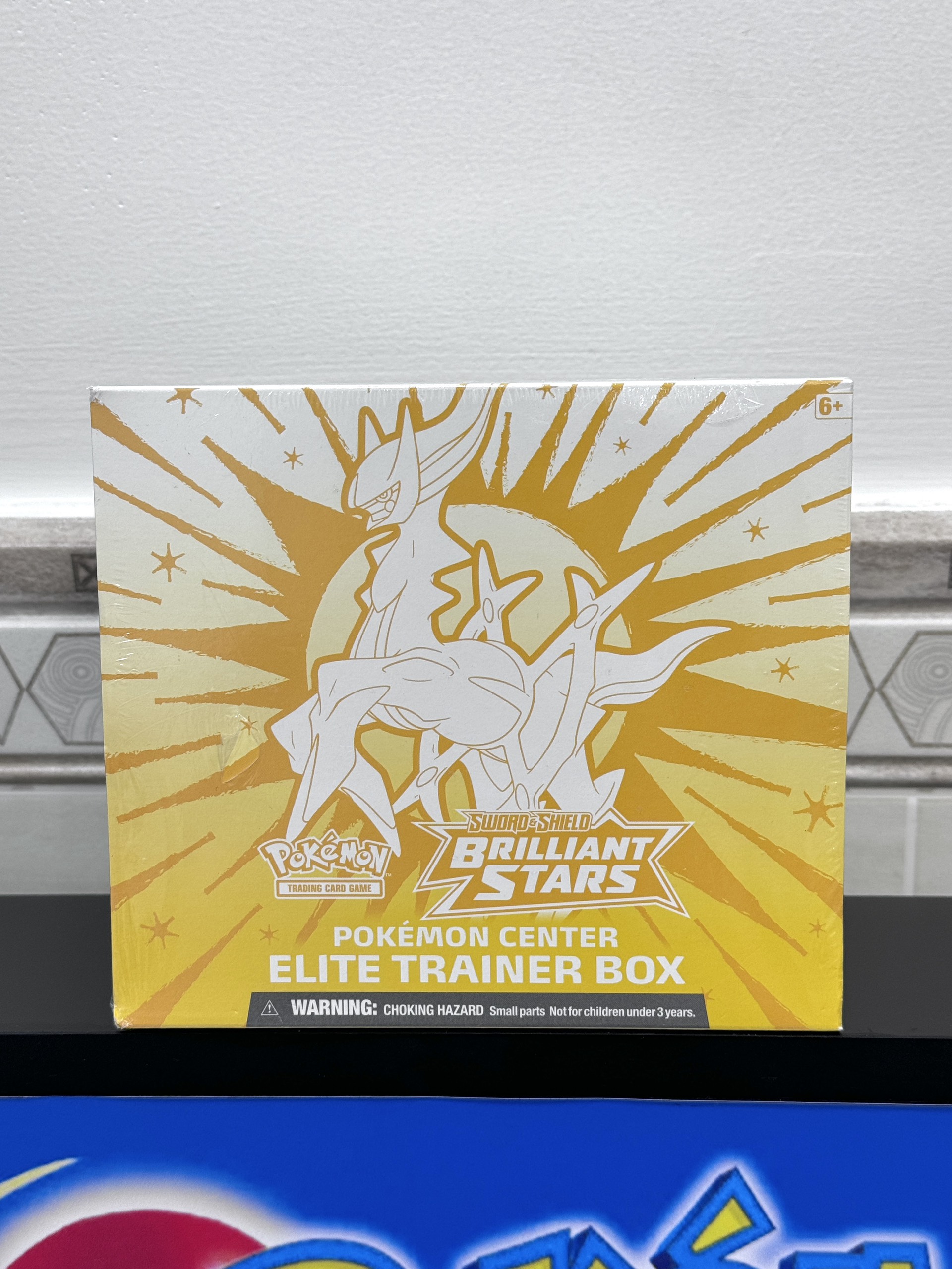 Thẻ Pokemon TCG: Sword & Shield - Brilliant Stars Elite Trainer Box phiên bản Pokemon Center