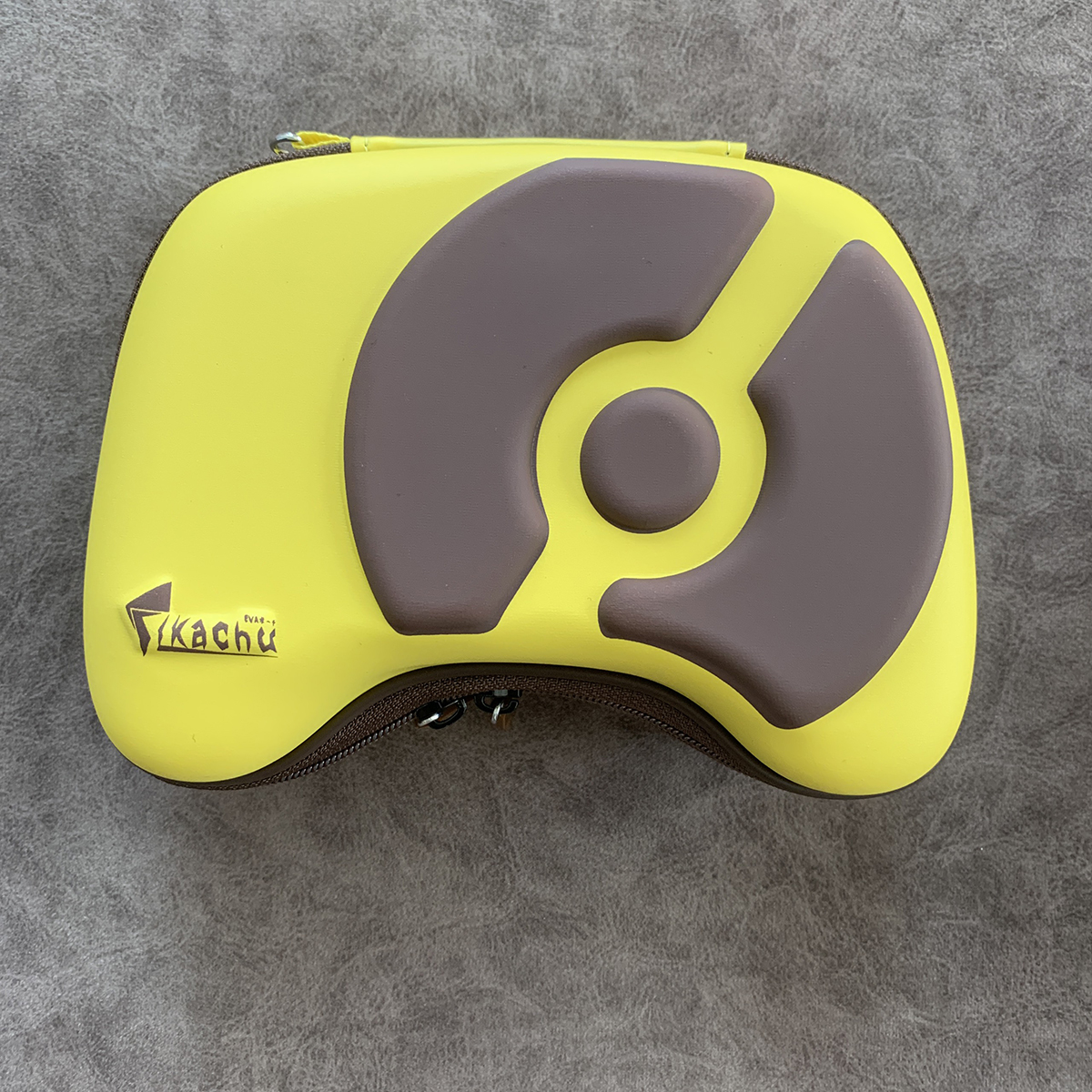 Hộp đựng tay cầm Xbox và PS4 hình Pikachu cực đẹp, kèm dây và bọc cần