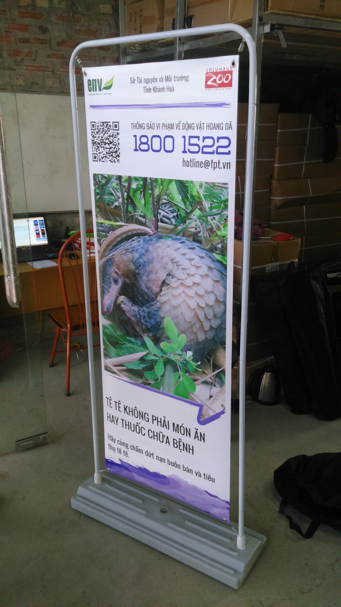 Giá treo ảnh, chân standee, khung treo poster đế nhựa chứa nước hoặc cát ( nếu muốn đế nặng hơn) kt 0.6 x 1,6m hoặc 0.8 x 1.8m