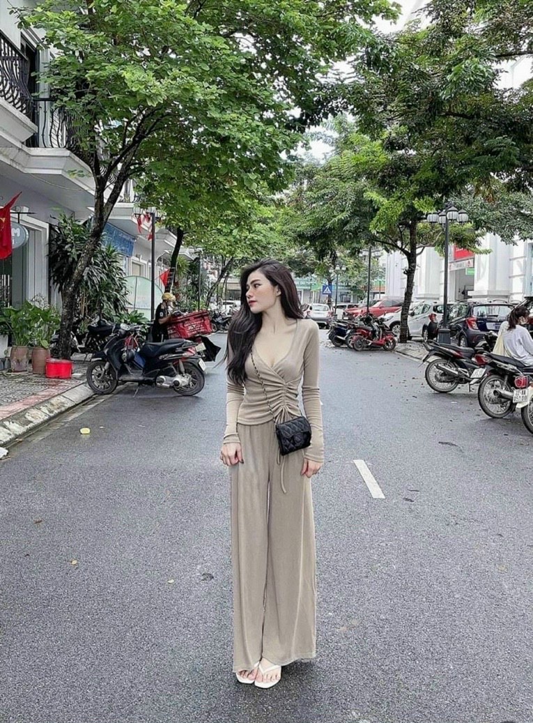    Voucher 50k Freeship Max 0 đồng toàn quốc   SET BỘ ĐỒ NỮ CỔ V ĐAI TAY RÚT SƯỜN QUẦN ỐNG SỚ. SET BỘ THUN GÂN NHÚN EO DÀI TAY PHỐI QUẦN DÀI SUÔNG XINH XẮN. SET BỘ THUN GÂN ÁO TAY DÀI CỔ ĐẮP CHÉO NGỰC RÚT DÂY PHỐI QUẦN ỐNG RỘNG MẪU MỚI SIÊU HOT 