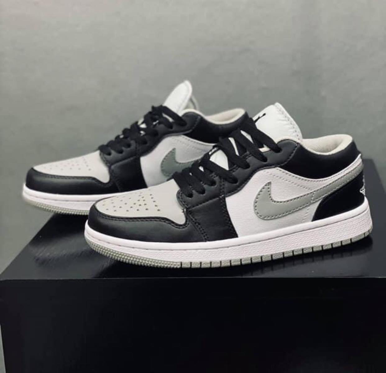 Giày jordan1 cổ thấp đen trắng full box