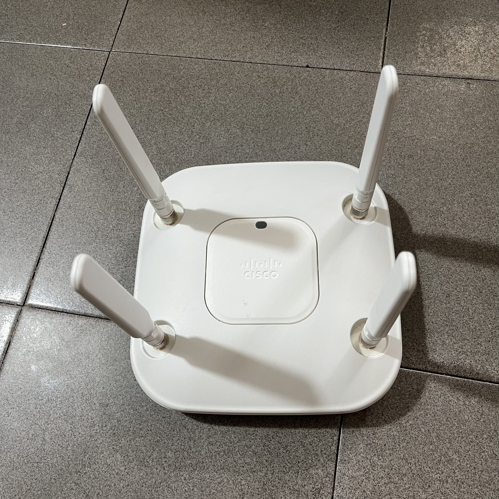 Bộ phát wifi chuyên dụng Cisco AIR-CAP3602E-E-K9 dualband đẹp ( qua sử dụng )