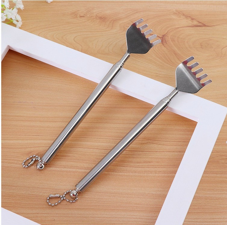 Cây gải lưng hình bàn tai bằng inox xếp gọn có móc treo tiện dụng