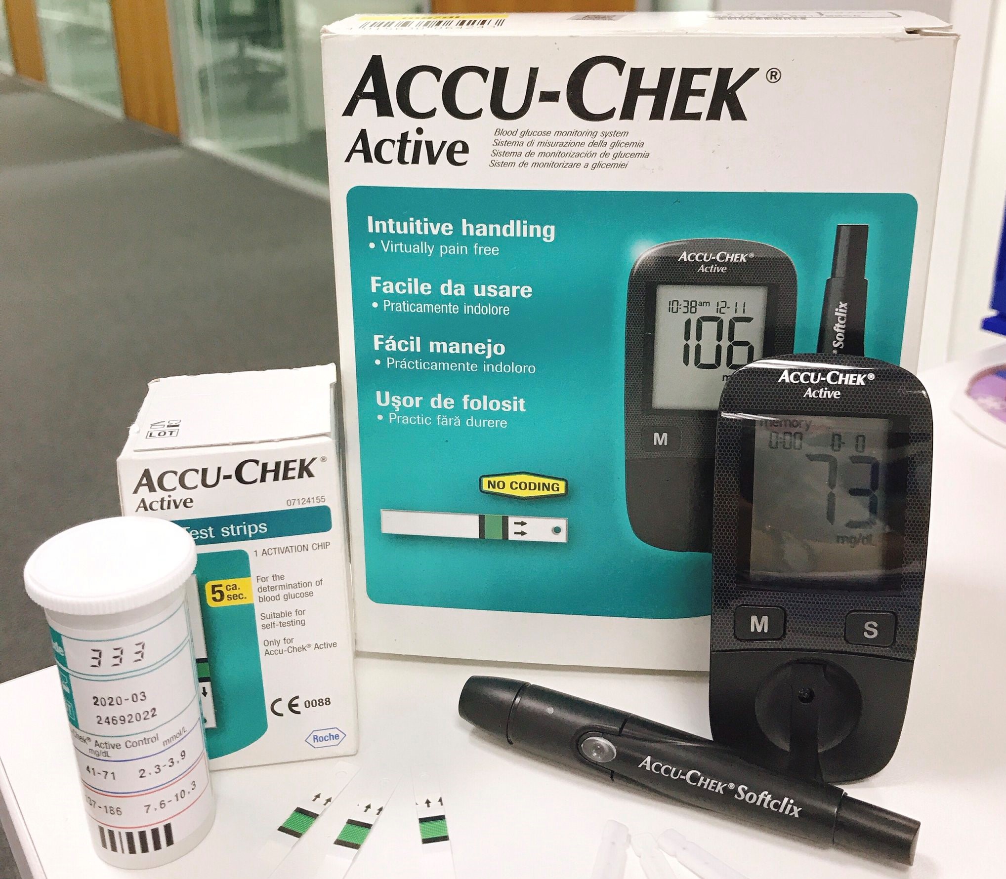 Máy đo đường huyết Accu Chek Active