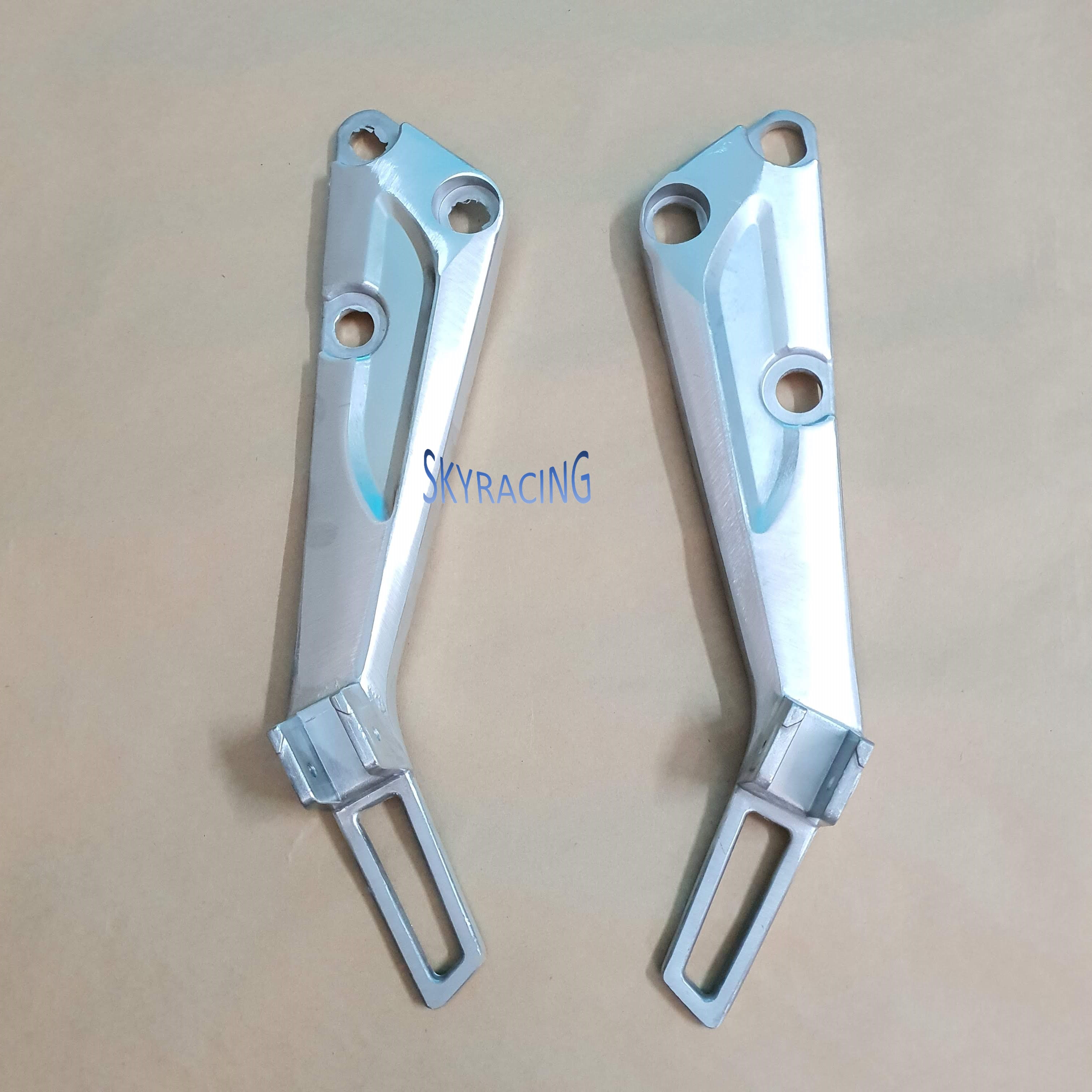 Pát gác chân nhôm gắn cho xe Wave Thái