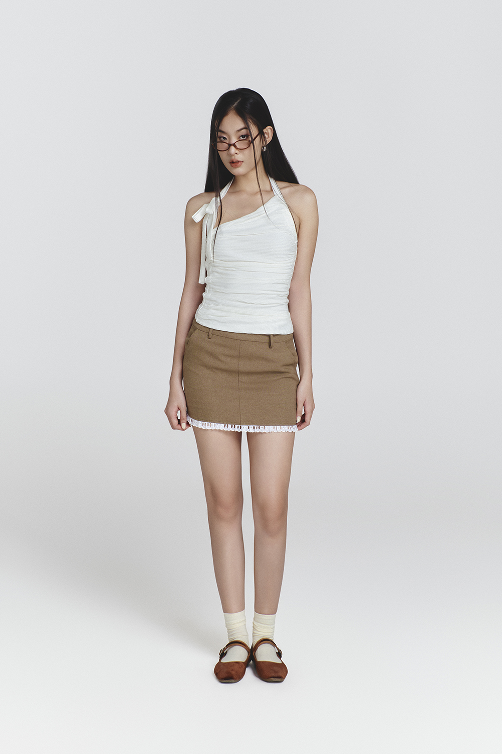 Áo thun Shebyshj cổ yếm màu trắng lệch vai - Erin Top