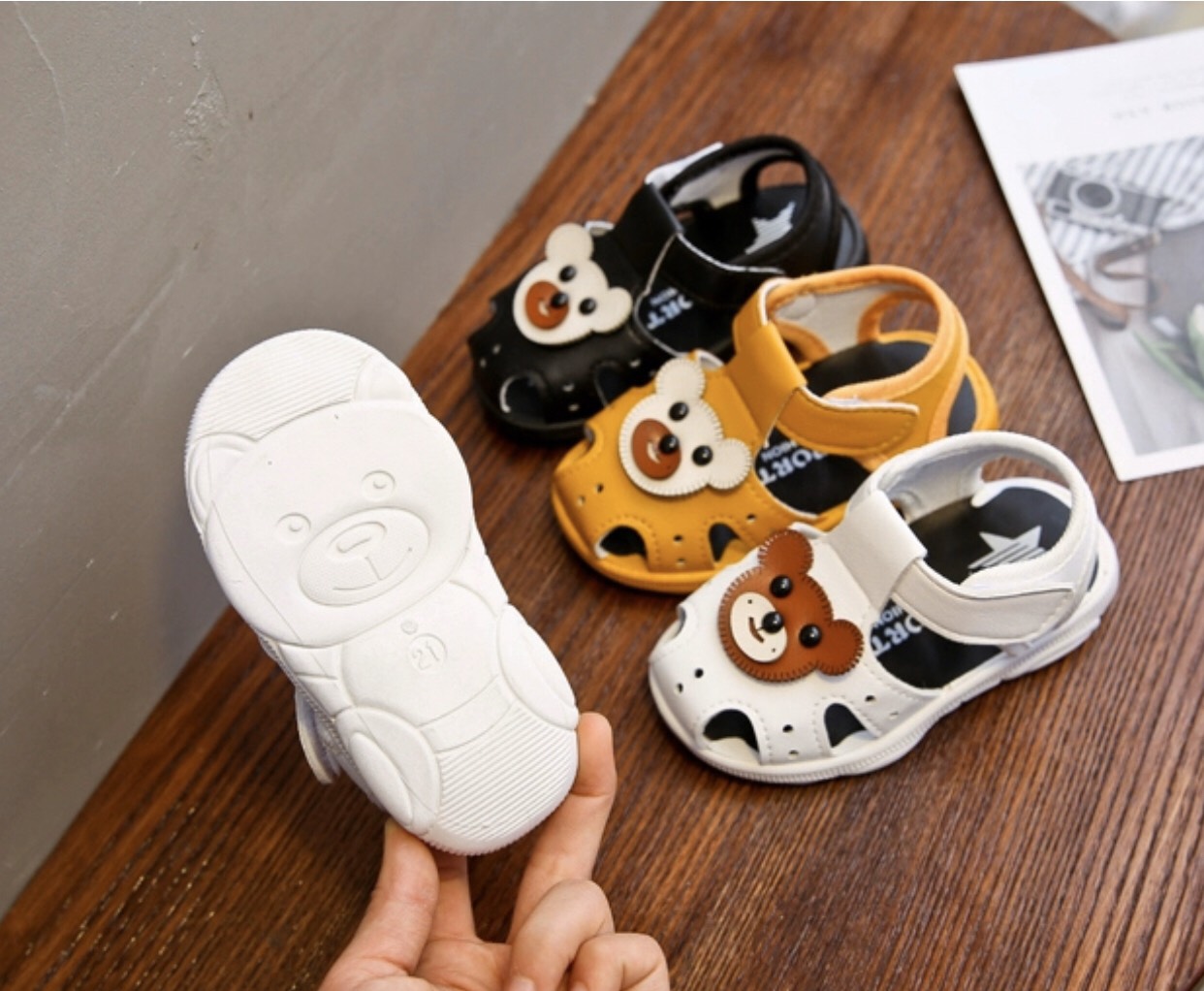 [Hoàn tiền 15%]Giày sandal tập đi cho bé đế mềm êm chân có kèn hình gấu dễ thương - Kèm hình thật
