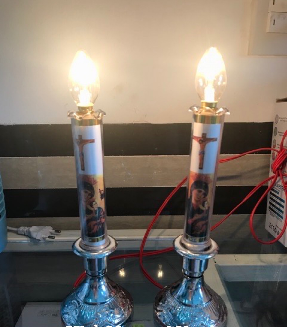 Đèn bàn thờ cây nến bàn thờ Chúa .