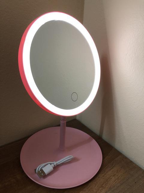 Gương soi trang điểm 3 trong 1 cao cấp: để bàn, mang đi khi du lịch có gắn đèn led cao cấp, Gương tròn trang điểm gắn đèn led xung quanh dùng sạc điện vô cùng tiết kiệm và an toàn, giúp trang điểm trong mọi hoàn cảnh, ở bất kỳ đâu