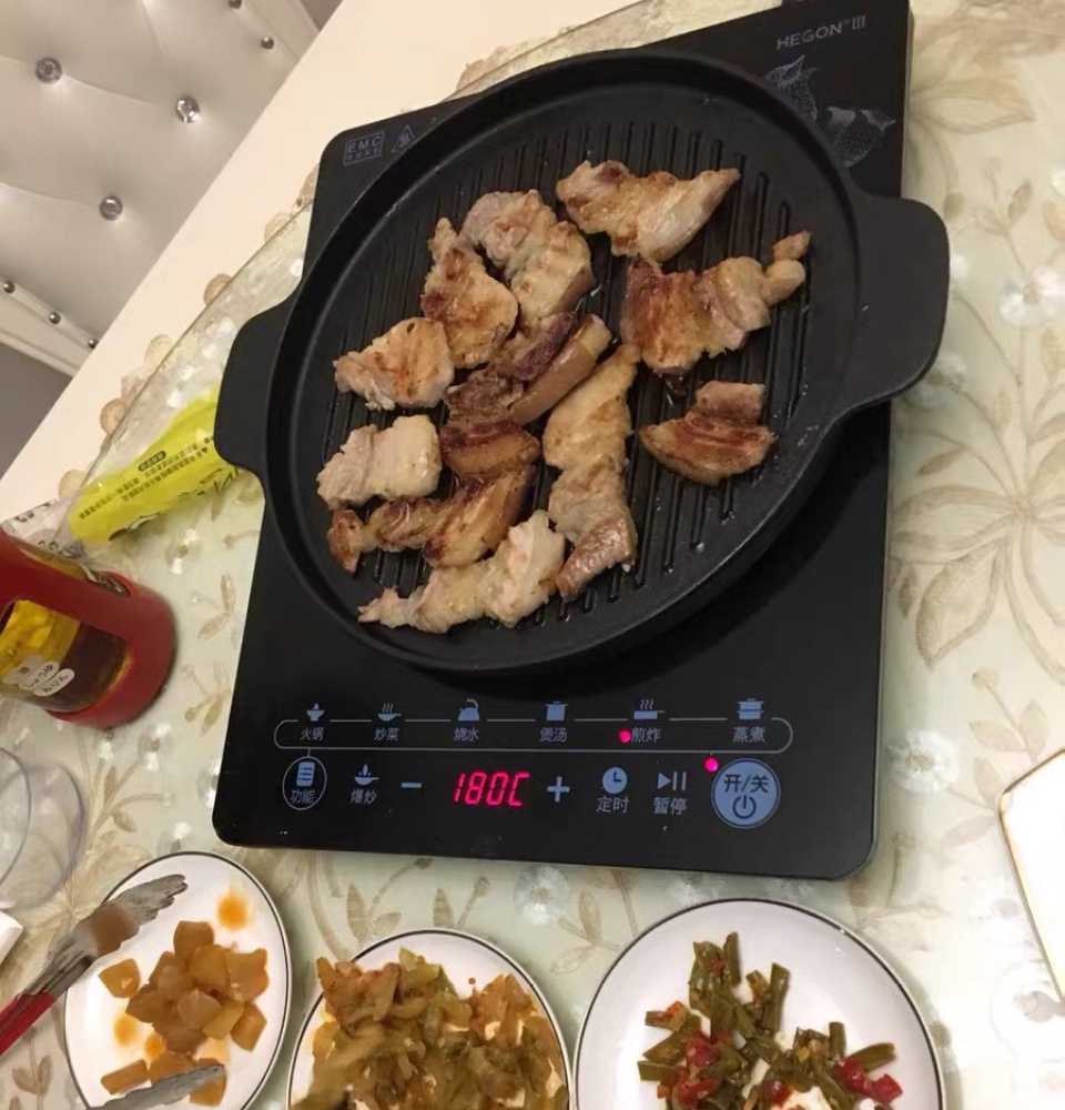 Chảo gang đen chuyên nướng thức ăn Chảo nướng bằng gang dùng để ăn các món nướng BBQ ở nhà hay tại các nhà hàng lẩu nướng cực tiện và ngon