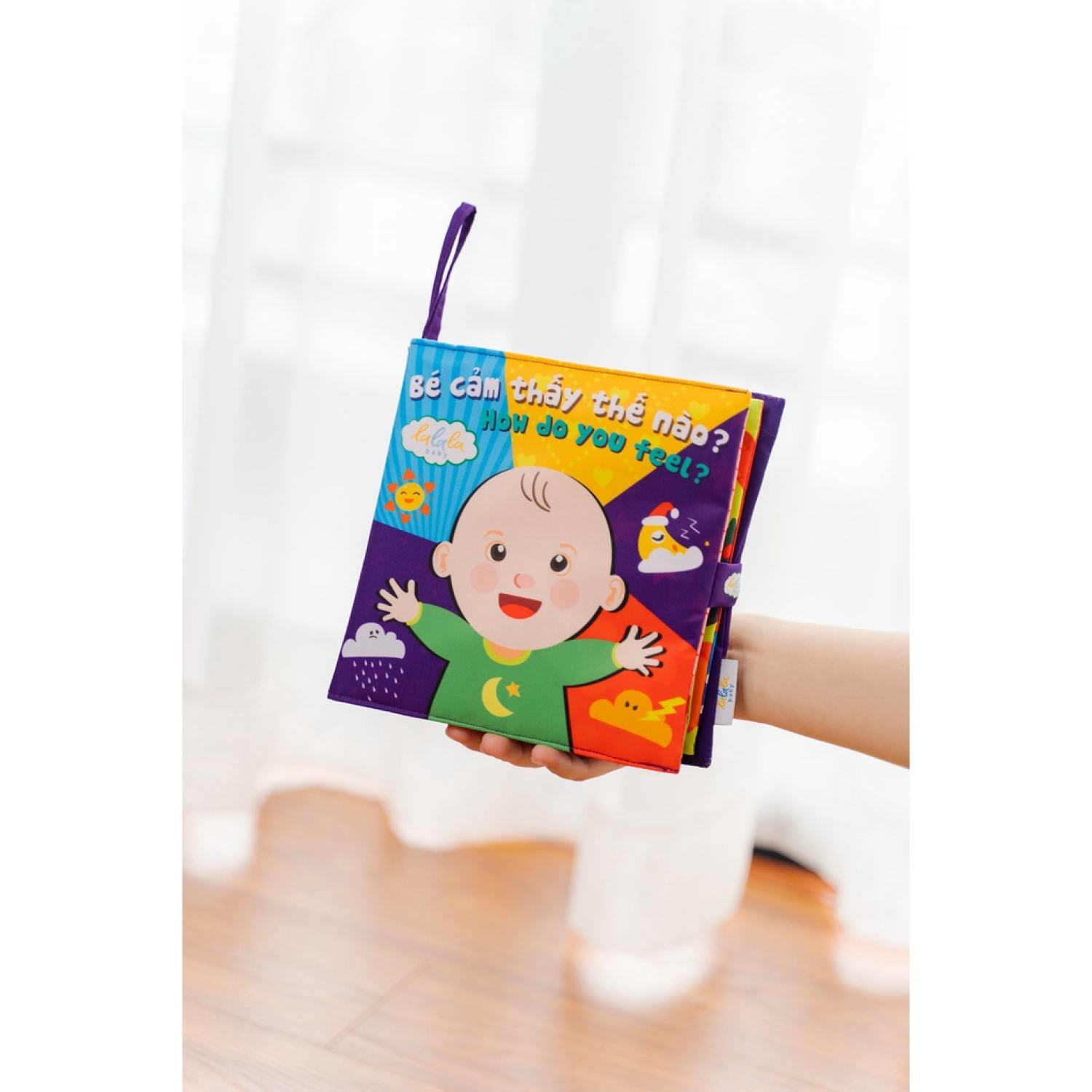 Sách vải Lalala baby, song ngữ kích thích thị giác: Bé cảm thấy thế nào kích thước 18x18 cm 12 trang