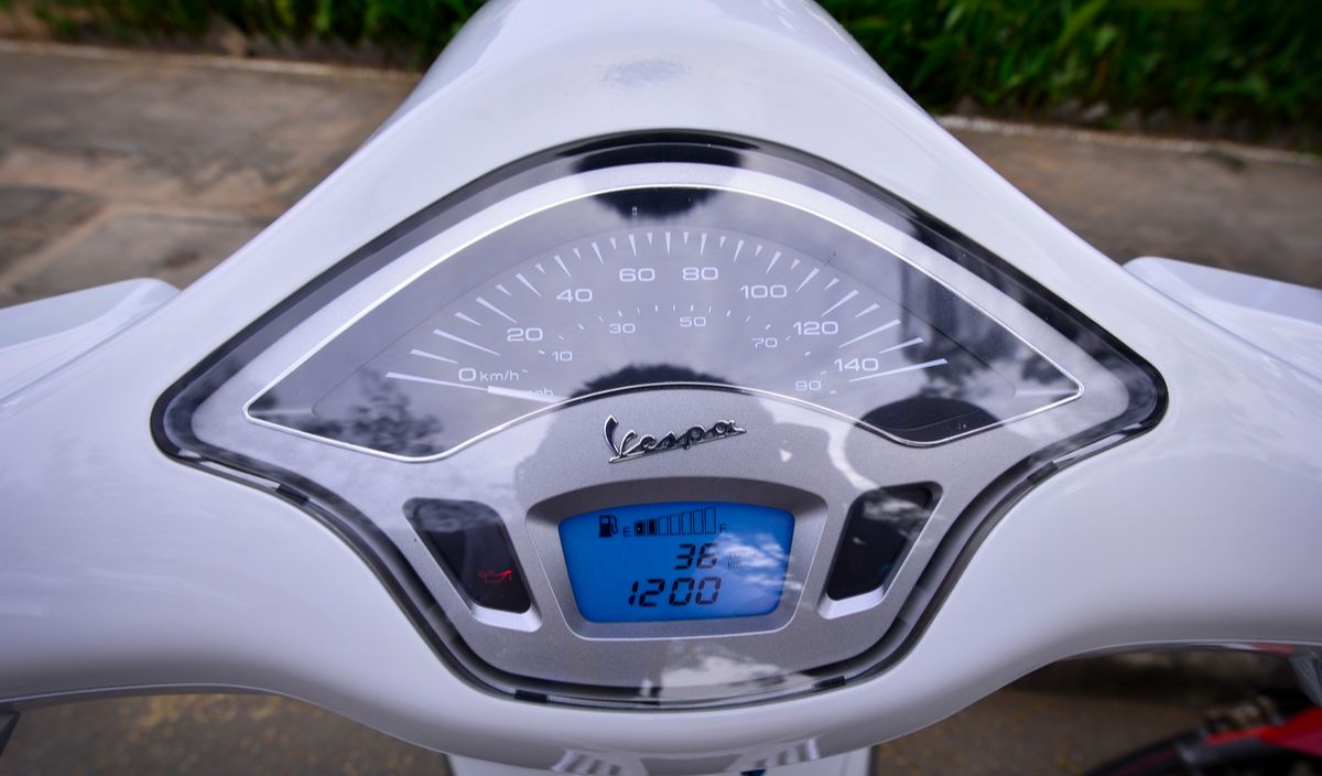 Vespa sprint miếng dán ppf bảo vệ mặt đồng hồ xe . xước tự phục hồi. sử dụng 10 năm