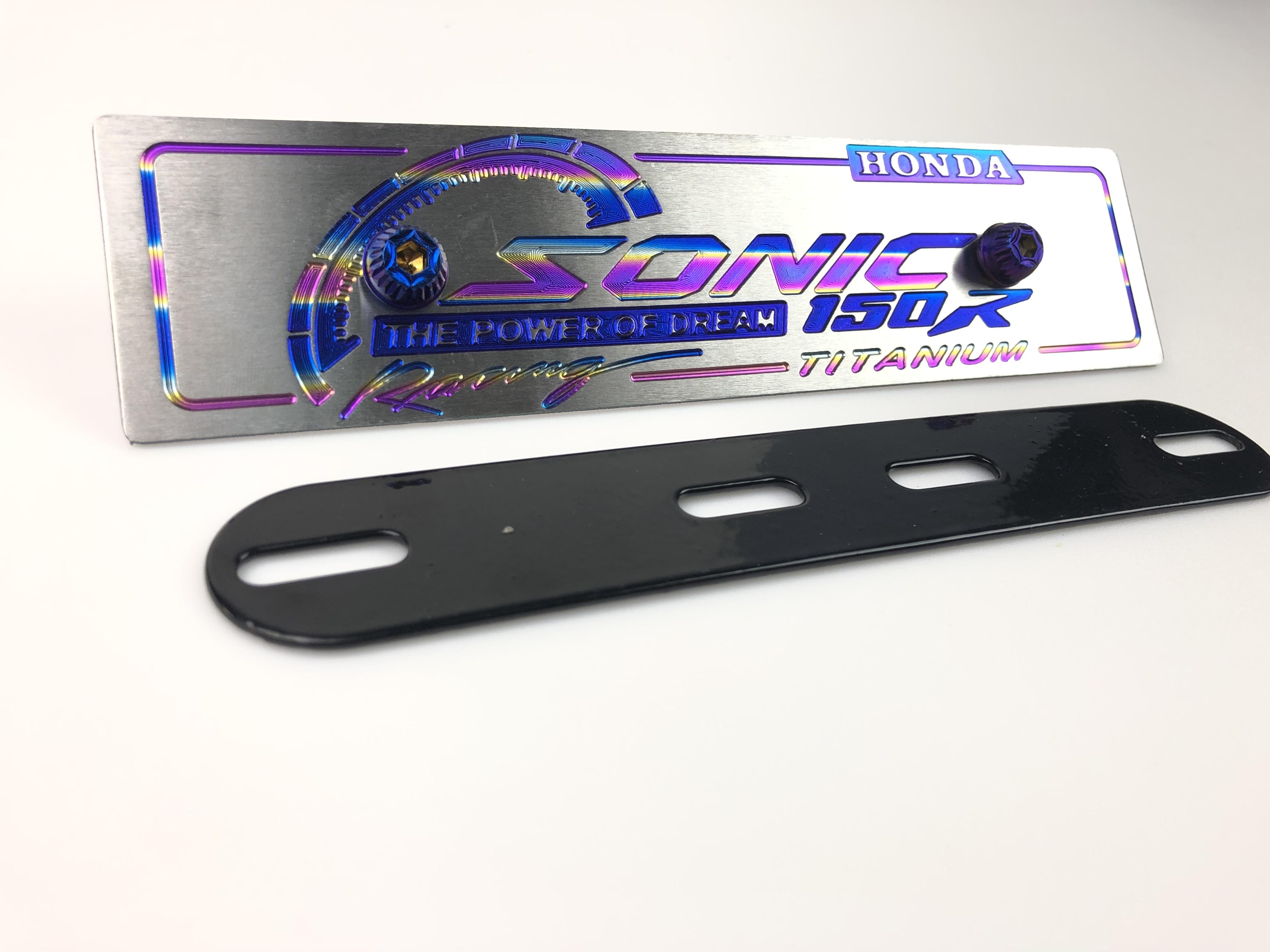 HÌNH THẬT- Bảng Tên SONIC Titanium Cao Cấp - Tặng Ốc Titan + Pass gắn
