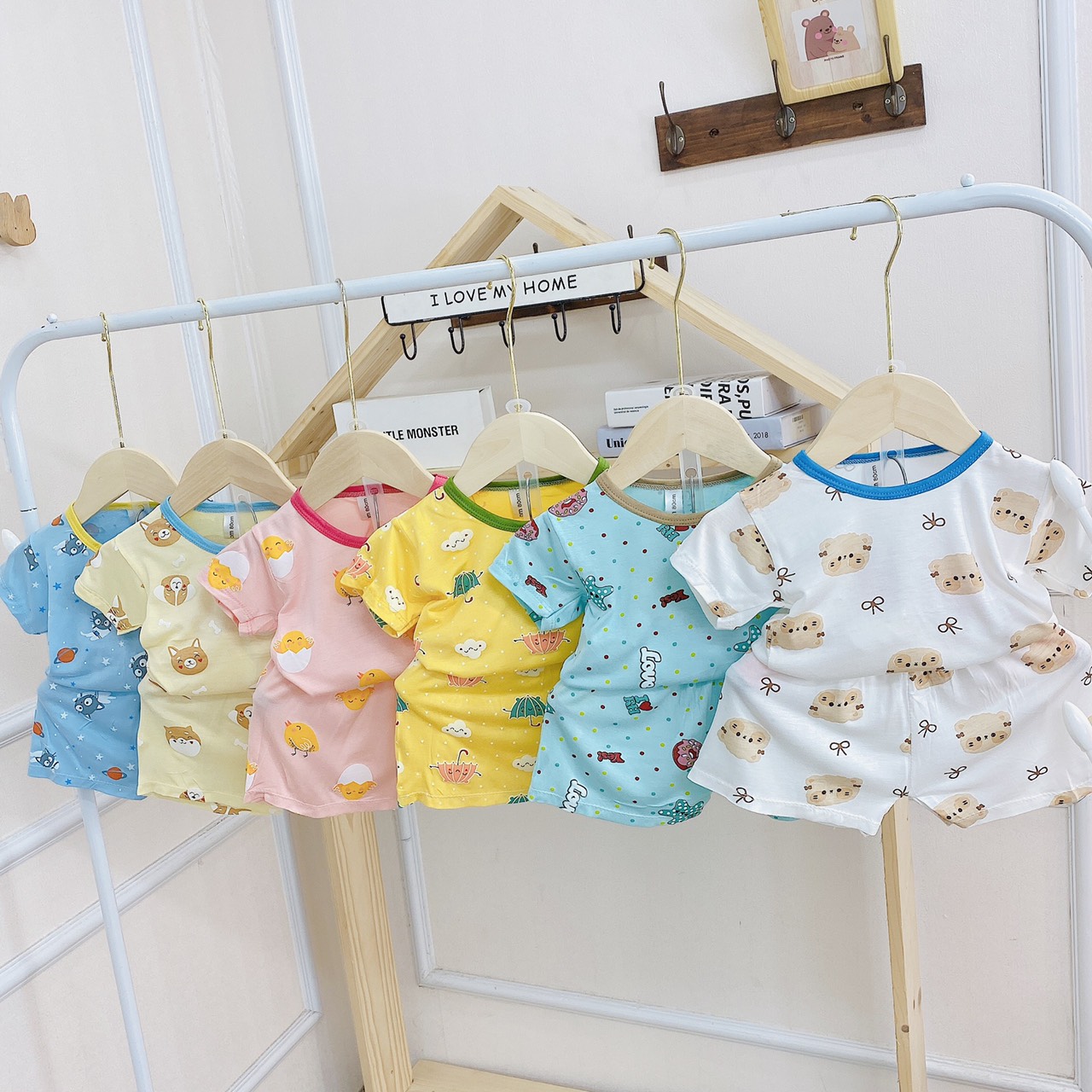 Đồ bộ cho bé trai gái MINKYMOM KWO, Bộ quần áo cộc tay trẻ em chất vải thun lạnh co dãn 4 chiều cực mát dễ thấm mồ hôi