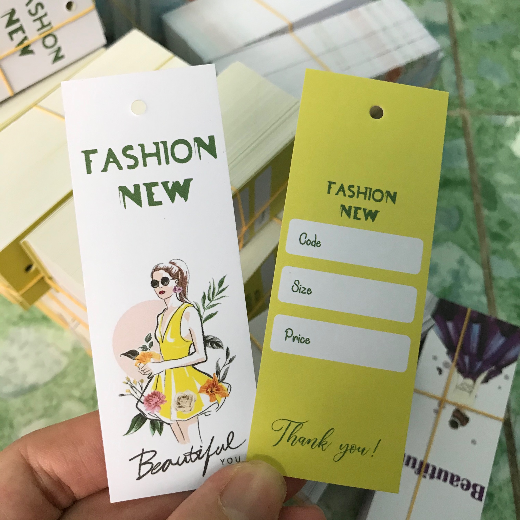 Mác quần áo, Tag nhãn quần áo,  IN GIÁ RẺ cho shop bán hàng quần áo thời trang, bìa cứng, cán màng chất lượng cao - Gói 100 bộ - size 3.6x9cm