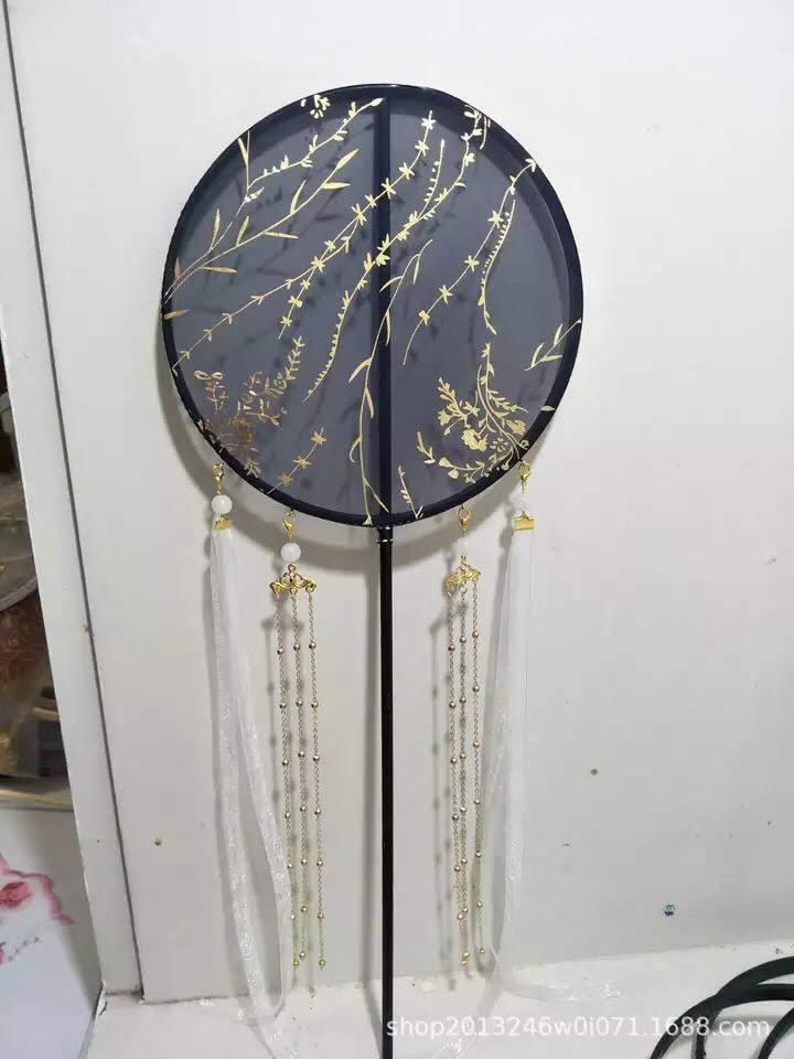 Quạt tròn cổ trang thêu cán dài