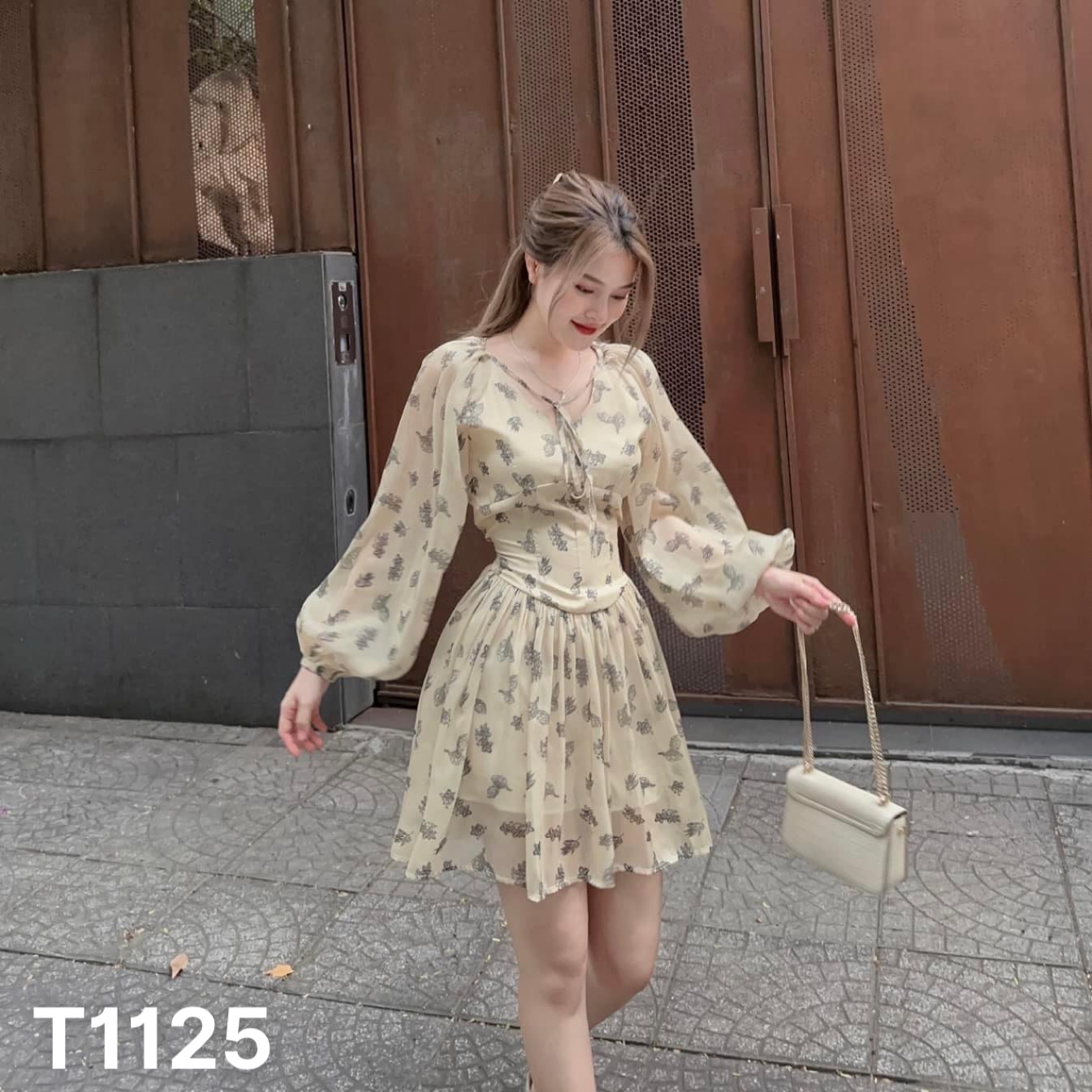 Đầm xoè voan hoa 2 lớp tay phồng dài có mút ngực xếp ly T1125