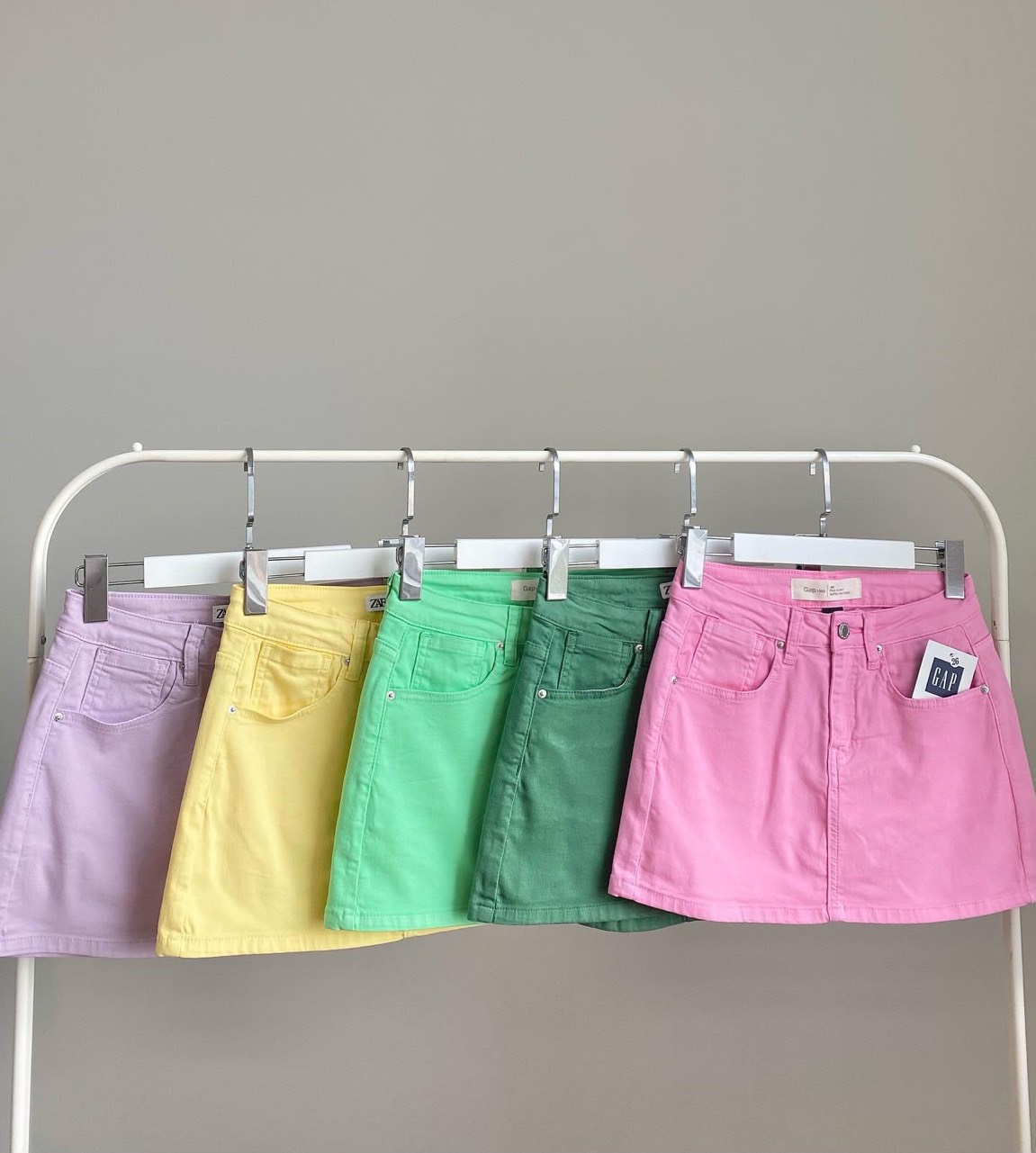Chân váy màu sắc cạp thấp có lót trong Sofm Wear