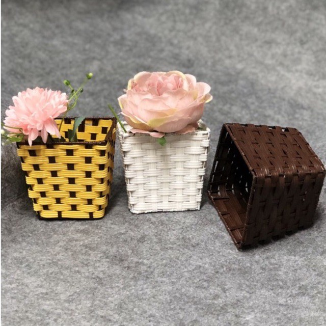 Giỏ cắm hoa khung sắt nan nhựa giả mây 10*10cm
