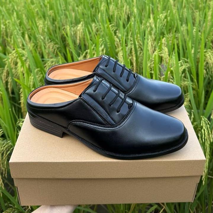 Black Sole, High Quality Men's Shoe, Comes with 1 Pair of Socks and 1 Pair of Cinnamon Lining