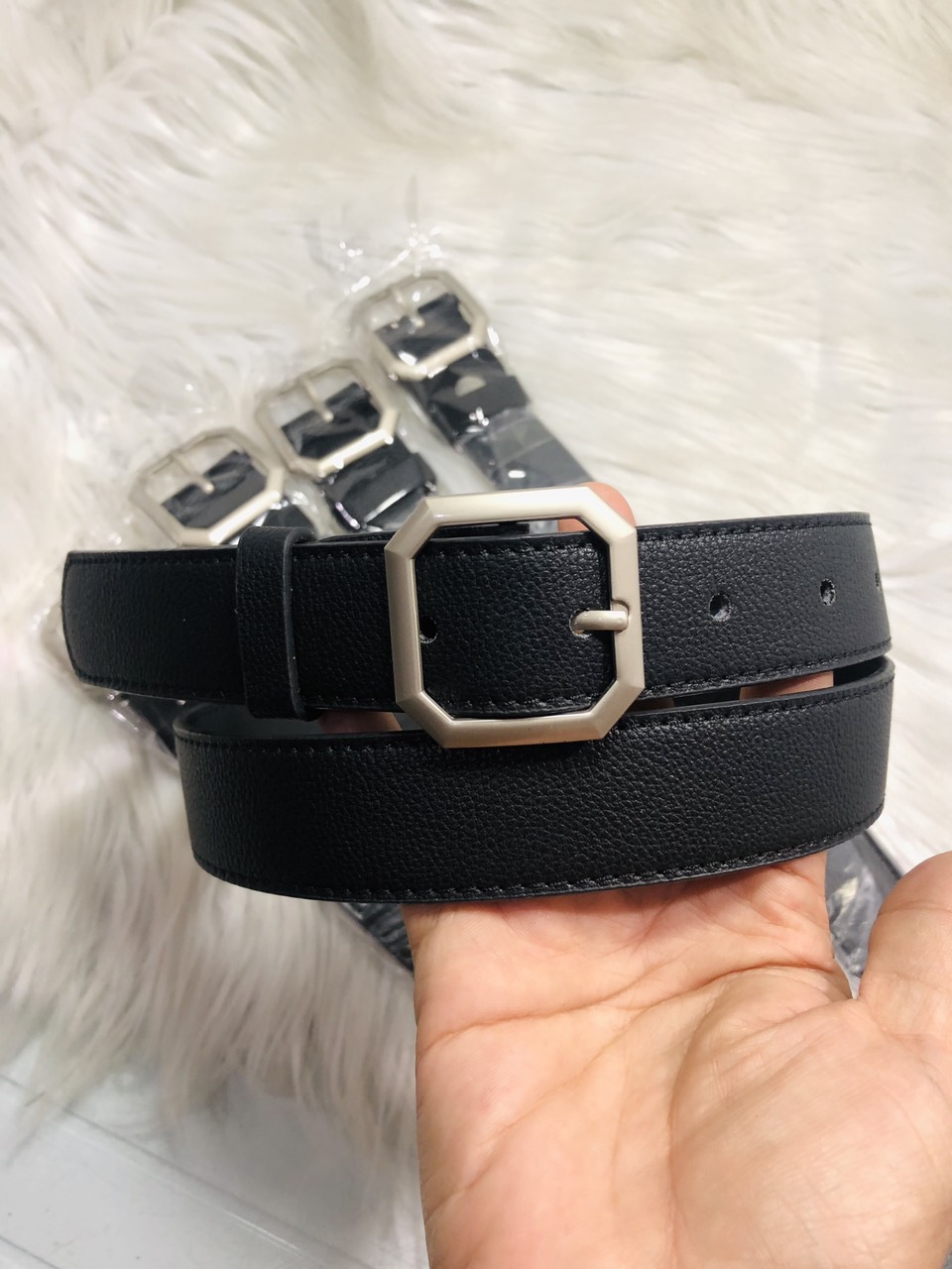 Nịt nữ bản 2,5cm. Mặt vuông vát cạnh