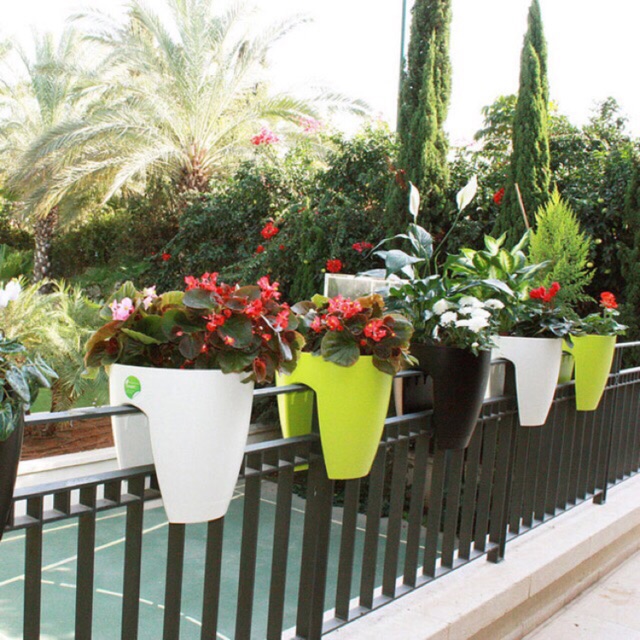 Chậu kẹp lan can ban công các cỡ đủ màu sắc nhựa đẹp