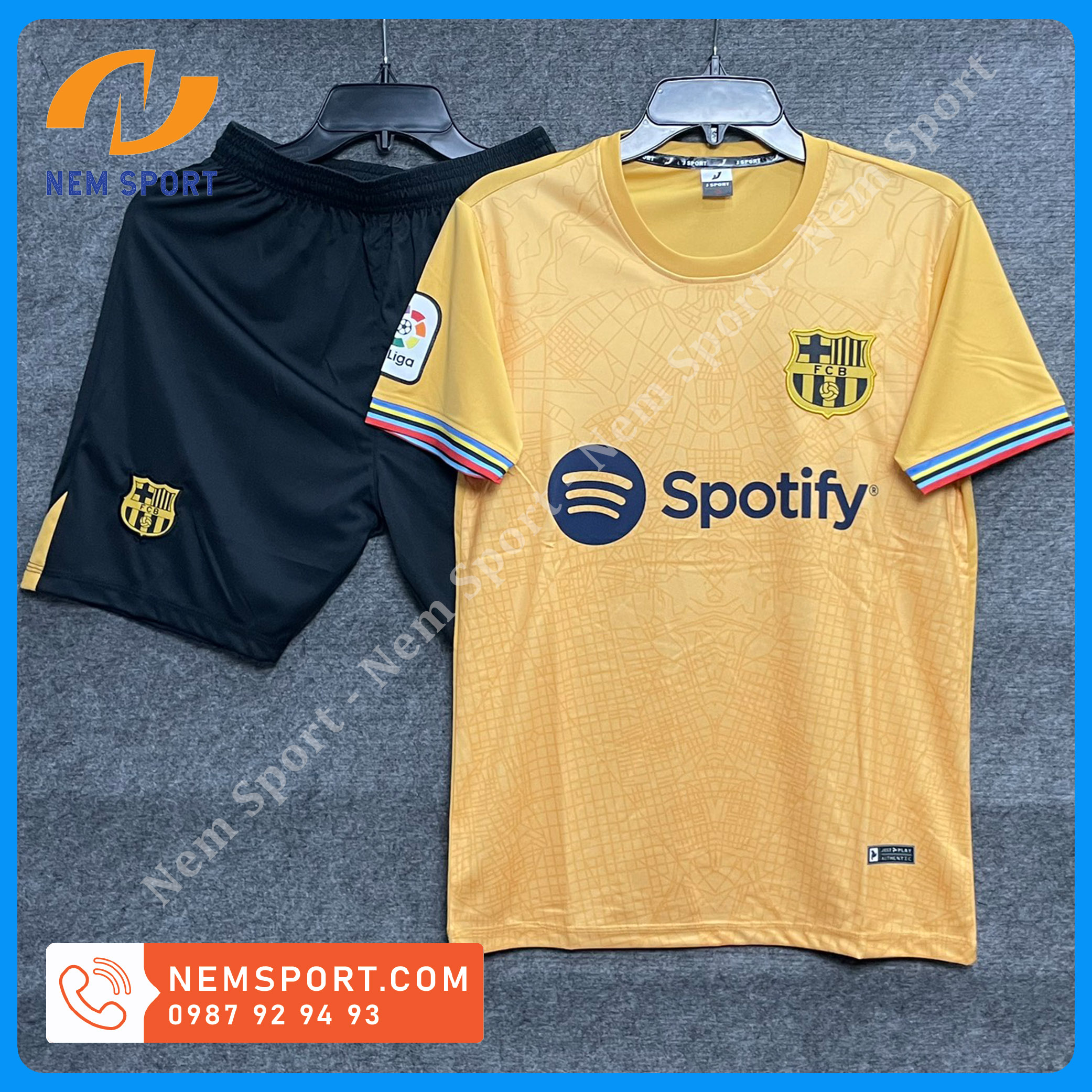 Áo đá bóng clb barcelona sân khách màu vàng đồng 23/24