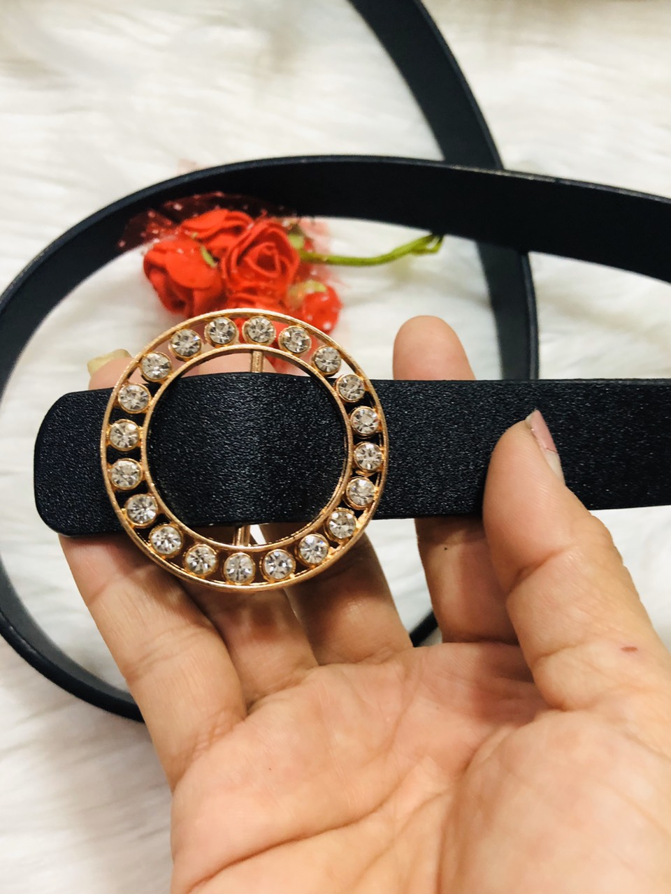 Nịt nữ bản 25cm. Mặt tròn đính đá không kim